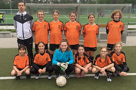 Fünft- und Sechstklässlerinnen des PGS beenden Jugend trainiert für Olympia - Fußball als drittbeste Mannschaft im Kreis Heidelberg und Mannheim.